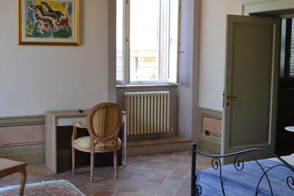 Palazzo Roberti Otel Monte San Giusto Oda fotoğraf